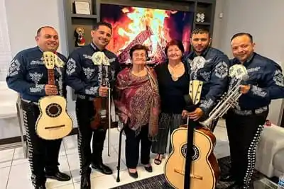 Mariachis con traje azul - Melodía Perfecta