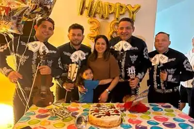 Mariachis con traje negro - Evento Especial